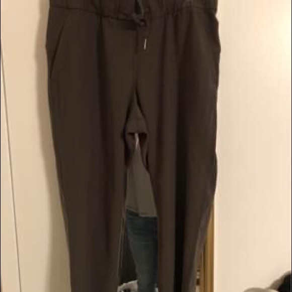 Lululemon On the Move Pants - 7/8 crop - Picture 3 of 3